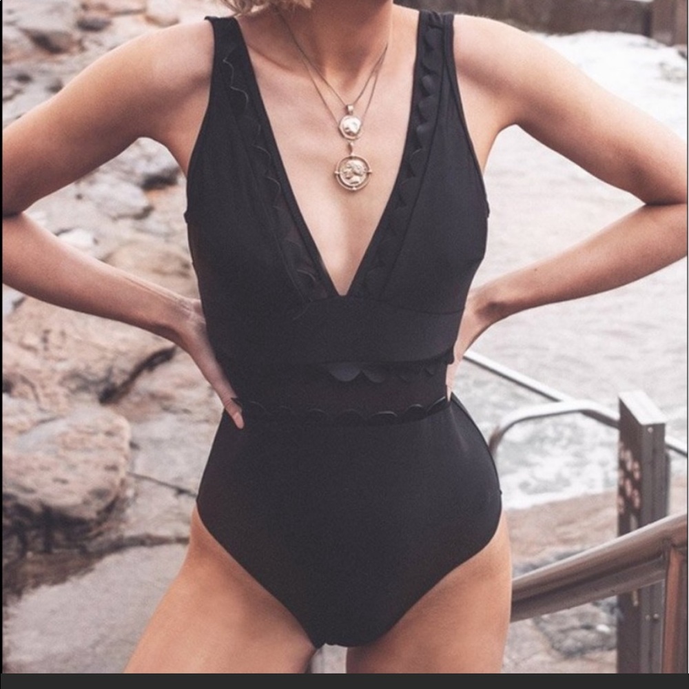 Black One Piece Cupshe Swimsuit!